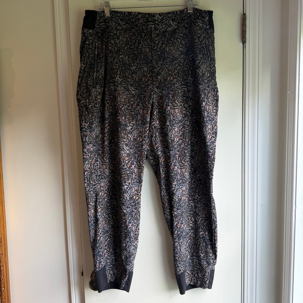 Athleta La Viva Tapered Pants Gray Black Abstract Print Zip Pockets Size 20